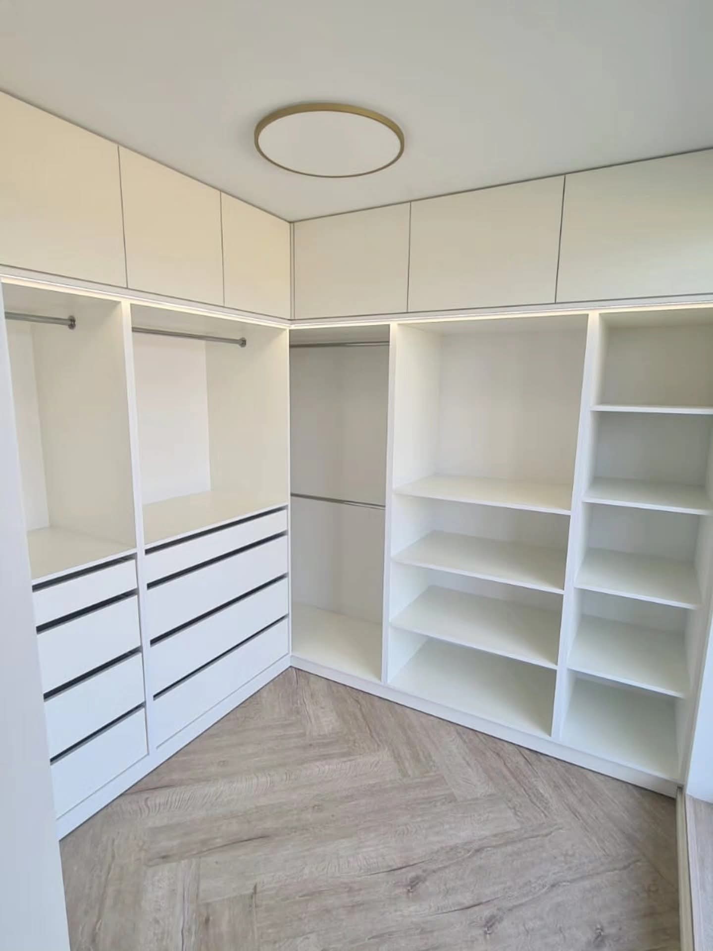 Podświetlana garderoba